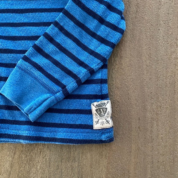 Two Gap Boys Long Sleeve Tops Sz 5 -J6 - Picture 2 of 8